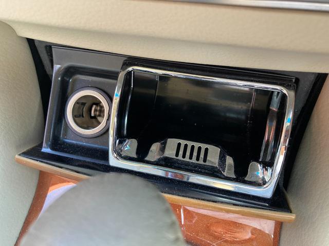 シーマ ４５０ＸＬ　ＥＴＣ　アルミホイール　ＨＩＤ　ＡＴ　キーレスエントリー　電動格納ミラー　盗難防止システム　パワーシート　ＣＤ　ＤＶＤ再生　カセット　ＡＢＳ　エアコン　パワーステアリング　パワーウィンドウ（32枚目）