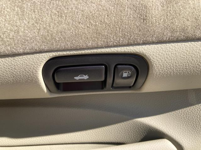 シーマ ４５０ＸＬ　ＥＴＣ　アルミホイール　ＨＩＤ　ＡＴ　キーレスエントリー　電動格納ミラー　盗難防止システム　パワーシート　ＣＤ　ＤＶＤ再生　カセット　ＡＢＳ　エアコン　パワーステアリング　パワーウィンドウ（42枚目）