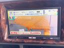 TV付きの車となっております。ドライブの合間の休憩中に気になる番組を見ることができます。