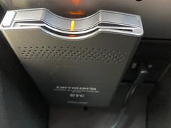 高速走行もスムーズにお支払いが可能な【ＥＴＣ】ご納車までにセットアップを行い、ご納車時にはご利用いただけるようにいたします。 4