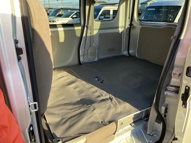 エブリイ ＰＡ　届出済未使用車　衝突軽減ブレーキ　ハイルーフ　ルーフコンソール　アクセル踏み間違え防止システム　パーキングセンサー　キーレス　マニュアルエアコン　フルフラット（11枚目）
