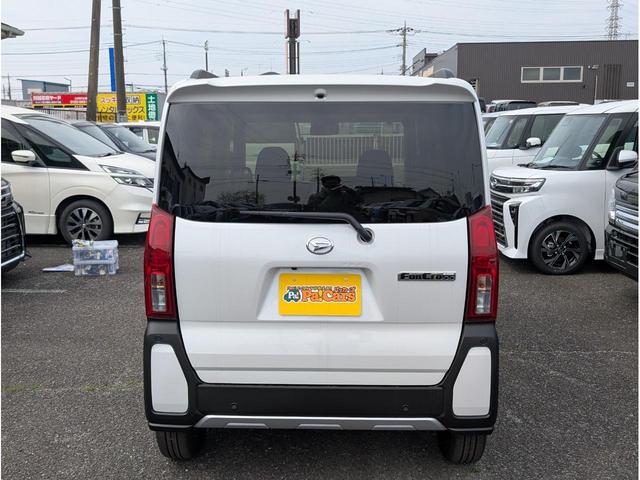 タント ファンクロスターボ　Ｐソナー　誤発進抑制機能　車線逸脱警報　ＥＣＯアイドル　ＬＥＤライト　フルフラット　シートヒーター　サイドエアバッグ　キーフリー　スマートキー　セキュリティアラーム　オートエアコン　衝突安全ボディ（8枚目）