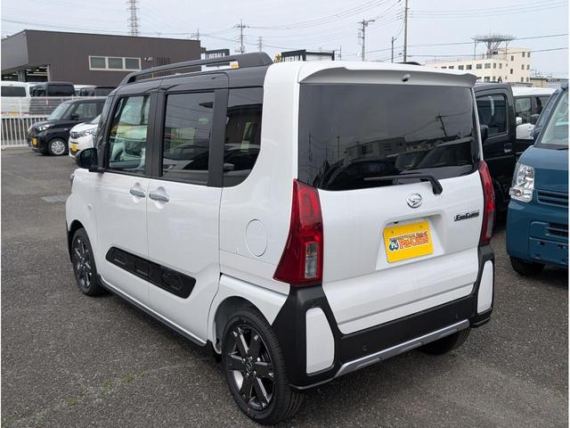 タント ファンクロスターボ　Ｐソナー　誤発進抑制機能　車線逸脱警報　ＥＣＯアイドル　ＬＥＤライト　フルフラット　シートヒーター　サイドエアバッグ　キーフリー　スマートキー　セキュリティアラーム　オートエアコン　衝突安全ボディ（9枚目）