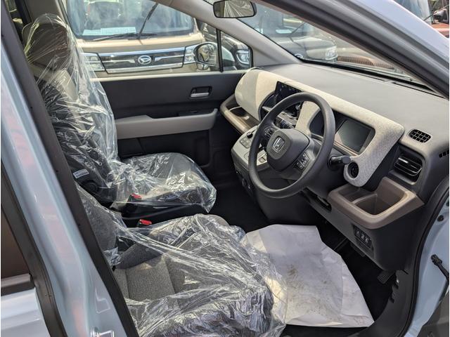 フリード エアー　車線逸脱警報装置　盗難防止　パワーウィンドウ　衝突安全ボディ　クルーズコントロール　パーキングセンサー　横滑り防止機能　キーフリー　ＬＥＤライト　エアバック　サイドエアバック　スマートキー　ＡＢＳ（41枚目）