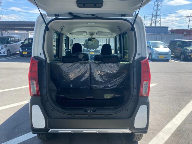 タント ファンクロス　コーナーソナー　アイドリングストップ車　レーダーブレーキ　車線逸脱警報　運転席シートヒーター　イモビライザー　ＬＥＤライト　オートエアコン　キーフリー　スマートキー　衝突安全ボディ　横滑り防止装置（14枚目）