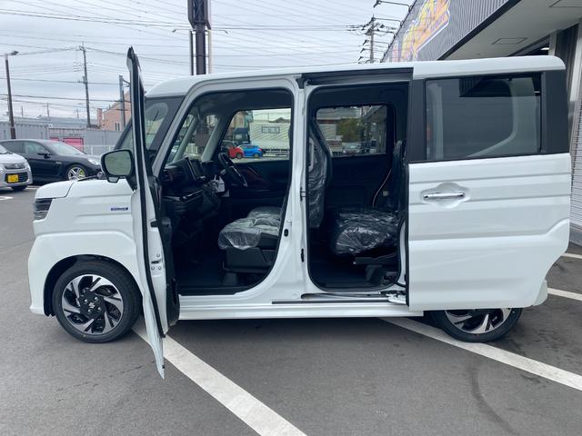 スペーシアカスタム ハイブリッドＸＳ　届出済未使用車　両側パワースライドドア　クルーズコントロール　電動パーキングブレーキ　運転席助手席シートヒーター　マルチユースフラップ　ＵＳＢ／タイプＣソケット　禁煙車（8枚目）