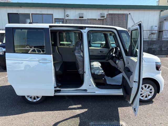 Ｎ－ＢＯＸ ベースグレード　届出済未使用車　衝突軽減ブレーキ　禁煙車　コーナーセンサ　キーフリー　フルフラットシート　ＬＥＤヘッドライト　スマートキ－　車線維持支援システム　オートクルーズ　ベンチシート　オートエアコン（8枚目）
