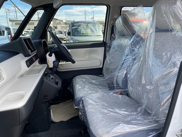 ムーヴキャンバス ストライプスＸ　届出済未使用車　衝突軽減ブレーキ　禁煙車　衝突被害軽減ブレーキ　両側オートスライドドア　横滑り防止機能　コーナーセンサー　エアコン　衝突安全ボディ　オートハイビーム　オートライト　ベンチシート　ＡＢＳ（9枚目）