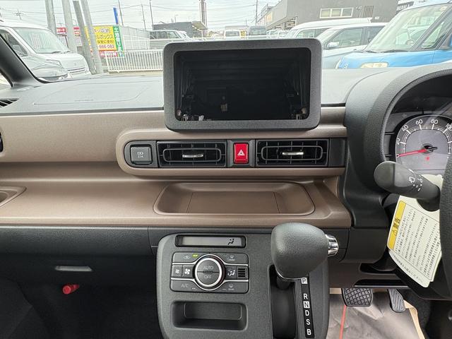 ☆ご納車前準備☆　お客様の安心安全の為にご納車前の準備にも力を入れております！　整備士と営業が連携して確認しております。中古車は修復歴がないか・内外装の清掃・部品の確認交換をしています