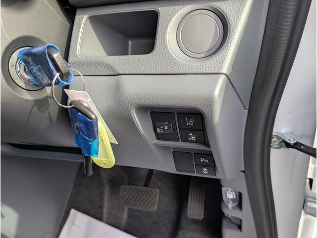 N-VAN G 電動格納式ドアミラー 運転席エアバック 点検記録簿 横滑防止装置 前席パワーウィンドウ ベンチシート 助手席エアバック 禁煙 フルフラットシート キーレスエントリーシステム パワステ オートエアコン(28枚目)