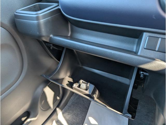 ☆パッカーズ補償☆　新車登録から最大５年、もしくは１０万キロまで、当社の方で保証させて頂きます。中古車の場合は３ヶ月、３０００キロでございます。