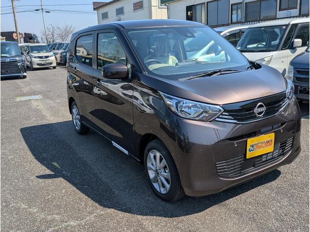 デイズ Ｘ　オートマチックハイビーム　フルオートエアコン　Ａライト　スマートキー　アイドリングストップ　ベンチシート　パワーウィンドウ　キーレス　サイドエアバッグ　運転席エアバック　バックカメラ（6枚目）