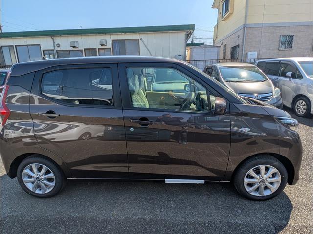 デイズ Ｘ　オートマチックハイビーム　フルオートエアコン　Ａライト　スマートキー　アイドリングストップ　ベンチシート　パワーウィンドウ　キーレス　サイドエアバッグ　運転席エアバック　バックカメラ（7枚目）