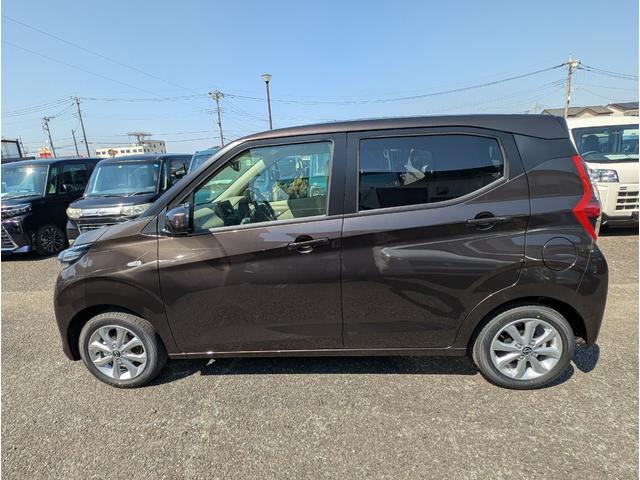 デイズ Ｘ　オートマチックハイビーム　フルオートエアコン　Ａライト　スマートキー　アイドリングストップ　ベンチシート　パワーウィンドウ　キーレス　サイドエアバッグ　運転席エアバック　バックカメラ（12枚目）