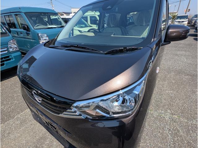 デイズ Ｘ　オートマチックハイビーム　フルオートエアコン　Ａライト　スマートキー　アイドリングストップ　ベンチシート　パワーウィンドウ　キーレス　サイドエアバッグ　運転席エアバック　バックカメラ（13枚目）