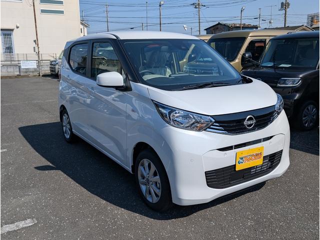 デイズ Ｘ　オートマチックハイビーム　フルオートエアコン　Ａライト　スマートキー　アイドリングストップ　バックカメラ　ベンチシート　運転席エアバック　サイドエアバッグ　ＰＳ　キーレス　踏み間違え防止（6枚目）