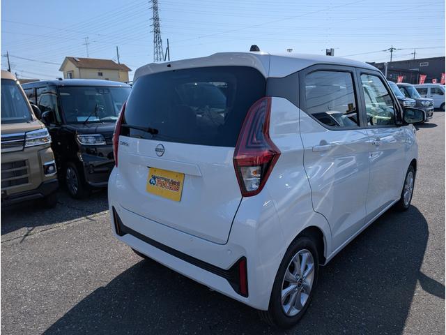 デイズ Ｘ　オートマチックハイビーム　フルオートエアコン　Ａライト　スマートキー　アイドリングストップ　バックカメラ　ベンチシート　運転席エアバック　サイドエアバッグ　ＰＳ　キーレス　踏み間違え防止（8枚目）