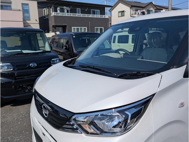 デイズ Ｘ　オートマチックハイビーム　フルオートエアコン　Ａライト　スマートキー　アイドリングストップ　バックカメラ　ベンチシート　運転席エアバック　サイドエアバッグ　ＰＳ　キーレス　踏み間違え防止（12枚目）