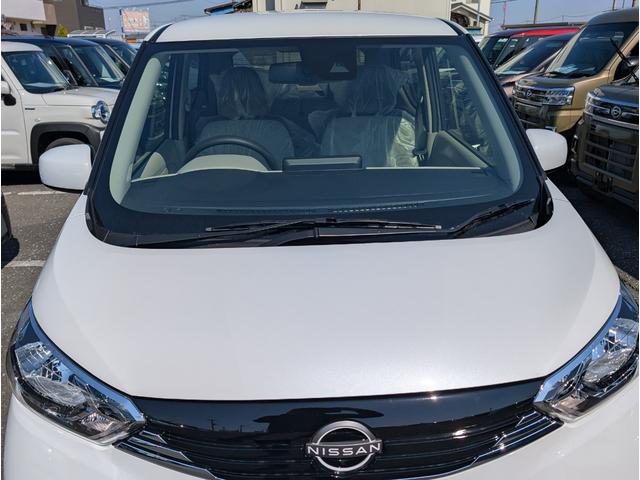 デイズ Ｘ　オートマチックハイビーム　フルオートエアコン　Ａライト　スマートキー　アイドリングストップ　バックカメラ　ベンチシート　運転席エアバック　サイドエアバッグ　ＰＳ　キーレス　踏み間違え防止（13枚目）