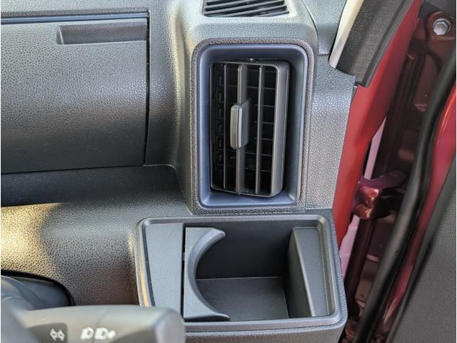 タント Ｘリミテッド　アイドリングストップ車　ブレーキサポート　ＰＷ　ＰＳ　スマートキーシステム　禁煙　横滑り防止　ＬＥＤライト　キーレスキー　サイドエアバッグ　車線逸脱警報　エアバッグ　オートハイビーム　エアコン　ＡＢＳ（33枚目）