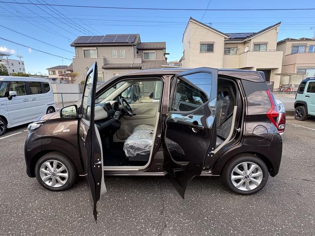 デイズ Ｘ　届出済未使用車　衝突軽減ブレーキ　禁煙車　コーナーソナー　オートマチックハイビーム　踏み間違え防止　横滑防止装置　Ａライト　スマートキー　イモビライザー　バックカメラ　アイドリングストップ　キーレス（8枚目）