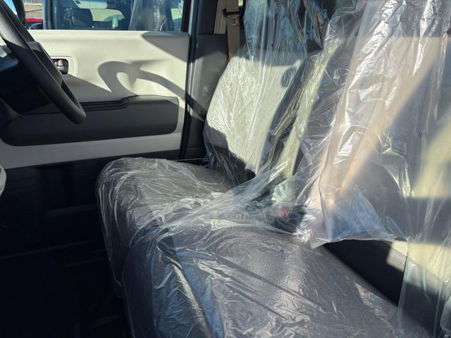 Ｎ－ＢＯＸ ベースグレード　届出済未使用車　衝突軽減ブレーキ　禁煙車　衝突軽減システム　スマートキ－　車線維持支援システム　禁煙　フルフラットシート　カーテンエアバック　イモビライザー　ＥＣＯモード　横滑り防止　オートクルーズ（9枚目）