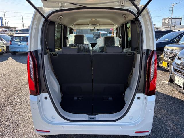 Ｎ－ＢＯＸ ベースグレード　届出済未使用車　衝突軽減ブレーキ　禁煙車　衝突軽減システム　スマートキ－　車線維持支援システム　禁煙　フルフラットシート　カーテンエアバック　イモビライザー　ＥＣＯモード　横滑り防止　オートクルーズ（12枚目）