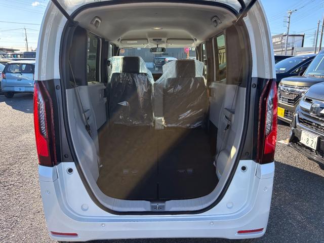 Ｎ－ＢＯＸ ベースグレード　届出済未使用車　衝突軽減ブレーキ　禁煙車　衝突軽減システム　スマートキ－　車線維持支援システム　禁煙　フルフラットシート　カーテンエアバック　イモビライザー　ＥＣＯモード　横滑り防止　オートクルーズ（13枚目）