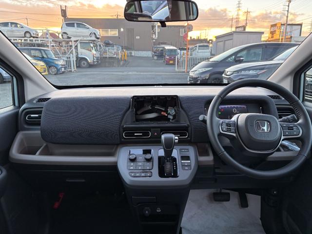 フリード エアー　ＥＸ　衝突軽減ブレーキ　両側パワースライドドア　リアクーラー　オートクルーズ　オートエアコン　電子パーキングブレーキ（6枚目）