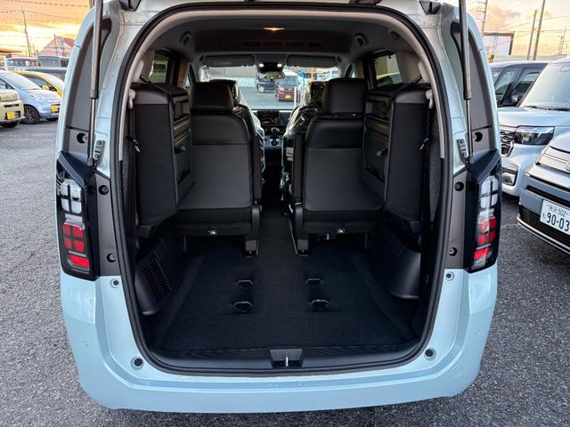 フリード エアー　ＥＸ　衝突軽減ブレーキ　両側パワースライドドア　リアクーラー　オートクルーズ　オートエアコン　電子パーキングブレーキ（13枚目）