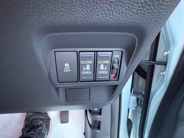 フリード エアー　ＥＸ　衝突軽減ブレーキ　両側パワースライドドア　リアクーラー　オートクルーズ　オートエアコン　電子パーキングブレーキ（17枚目）