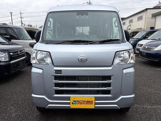 ハイゼットカーゴ クルーズ　届出済未使用車　衝突軽減ブレーキ　禁煙車　衝突軽減システム　アイドリングＳＴＯＰ　安全ボディ　ＥＳＣ　スマートキー　オートライト　パワーウィンドウ　ＡＢＳ　盗難防止システム　スライドドア　禁煙（6枚目）