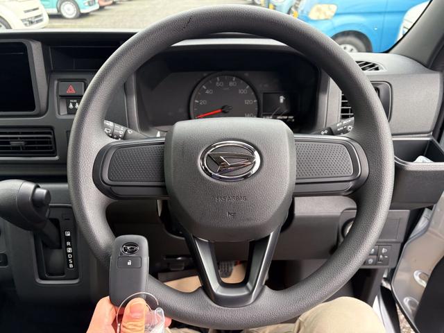 ハイゼットカーゴ クルーズ　届出済未使用車　衝突軽減ブレーキ　禁煙車　衝突軽減システム　アイドリングＳＴＯＰ　安全ボディ　ＥＳＣ　スマートキー　オートライト　パワーウィンドウ　ＡＢＳ　盗難防止システム　スライドドア　禁煙（15枚目）