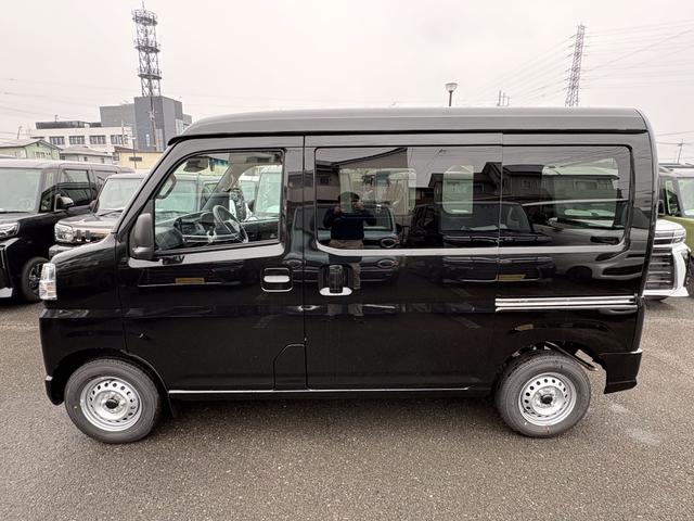 ハイゼットカーゴ ＤＸ　届出済未使用車　衝突軽減ブレーキ　禁煙車　スマートキー　禁煙　安全ボディ　セキュリティアラーム　サイドエアバッグ　キーレスキー　パワーウインドウ　エコアイドル　ＥＳＣ　マニュアルエアコン　オートライト（7枚目）