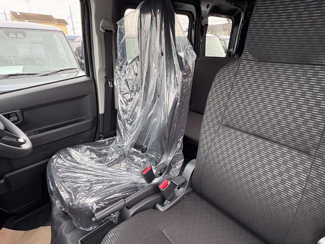 ハイゼットカーゴ ＤＸ　届出済未使用車　衝突軽減ブレーキ　禁煙車　スマートキー　禁煙　安全ボディ　セキュリティアラーム　サイドエアバッグ　キーレスキー　パワーウインドウ　エコアイドル　ＥＳＣ　マニュアルエアコン　オートライト（8枚目）