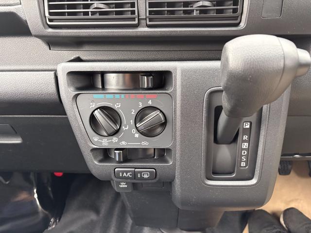 ハイゼットカーゴ ＤＸ　届出済未使用車　衝突軽減ブレーキ　禁煙車　スマートキー　禁煙　安全ボディ　セキュリティアラーム　サイドエアバッグ　キーレスキー　パワーウインドウ　エコアイドル　ＥＳＣ　マニュアルエアコン　オートライト（18枚目）