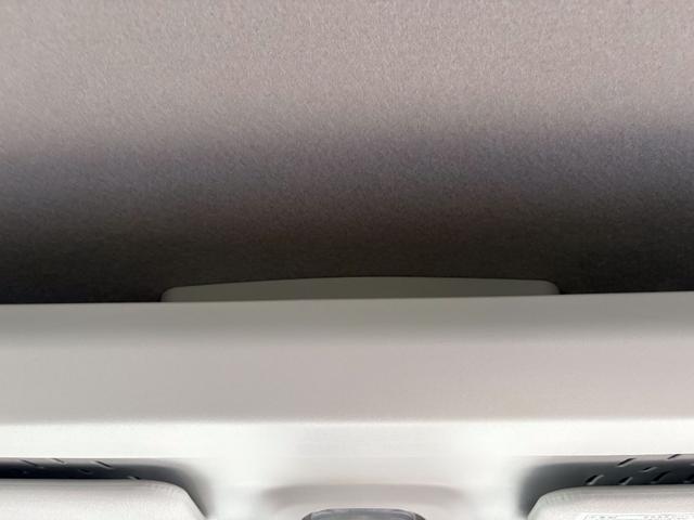 ハイゼットカーゴ ＤＸ　届出済未使用車　衝突軽減ブレーキ　禁煙車　スマートキー　禁煙　安全ボディ　セキュリティアラーム　サイドエアバッグ　キーレスキー　パワーウインドウ　エコアイドル　ＥＳＣ　マニュアルエアコン　オートライト（22枚目）