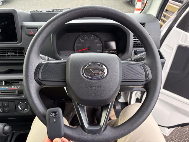 ハイゼットトラック ジャンボエクストラ　届出済未使用車　衝突軽減ブレーキ　禁煙車　アイドリングストップ付き　記録簿あり　ブレーキサポート　盗難防止システム　スマ－トキ－　ダブルエアバッグ　前席パワーウィンドウ　キーフリー　衝突安全ボディ（13枚目）