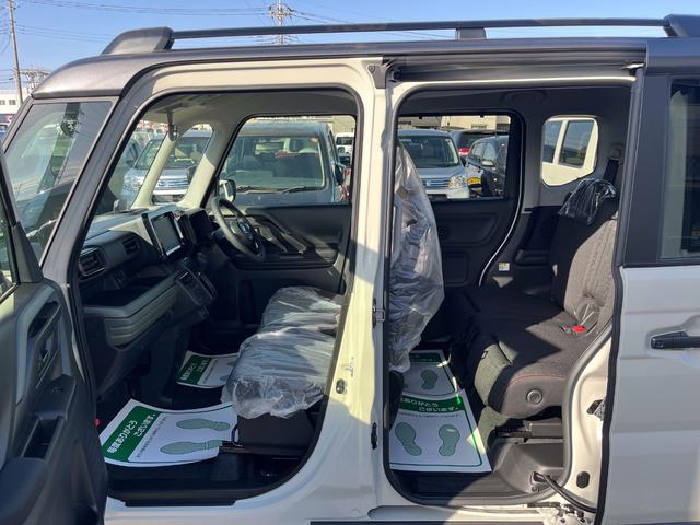 スペーシアギア ハイブリッドＸＺ　届出済未使用車　衝突軽減ブレーキ　禁煙車　インテリキー　セキュリティ　横滑り防止装置　オートエアコン　パワステ　オートライト　エアバック　キーレススタート　ＡＢＳ　両側パワスラドア　誤発信抑制機能（8枚目）