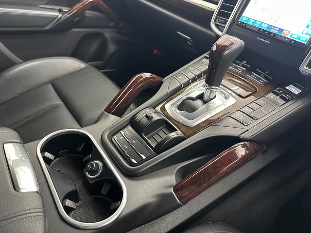 カイエン ベースグレード　黒革　パワーシート　シートヒーター　パワーバックドア　純正ナビ　地デジＴＶ　Ｂｌｕｅｔｏｏｔｈ　バックカメラ　ＥＴＣ　ドラレコ前後　純正１９ＡＷ　ＨＩＤヘッドライト　クルーズコントロール（22枚目）