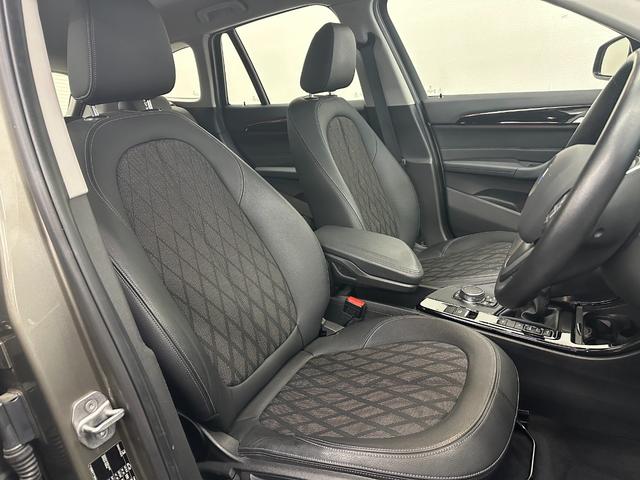 Ｘ１ ｘＤｒｉｖｅ　２０ｉ　ｘライン　ワンオーナー　禁煙車　記録簿　スペアキー　プラチナシルバー　パワーバックドア　純正１８ＡＷ　純正ナビ　Ｂｌｕｅｔｏｏｔｈ　Ｂカメラ　ミラーＥＴＣ　ドラレコ前後　ＨＩＤヘッドランプ　コーナーセンサー（12枚目）