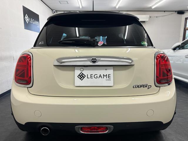 ＭＩＮＩ クーパーＤ　ワンオーナー　ペッパーＰＫＧ　シートヒーター　ＬＥＤヘッドライト　純正ナビ　Ｂｌｕｅｔｏｏｔｈ　バックカメラ　ＥＴＣ　純正ナ１５ＡＷ　パーキングアシスト　シートカバー　禁煙車　記録簿（6枚目）