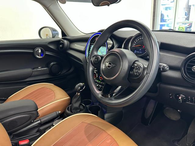 ＭＩＮＩ クーパーＤ　ワンオーナー　ペッパーＰＫＧ　シートヒーター　ＬＥＤヘッドライト　純正ナビ　Ｂｌｕｅｔｏｏｔｈ　バックカメラ　ＥＴＣ　純正ナ１５ＡＷ　パーキングアシスト　シートカバー　禁煙車　記録簿（9枚目）