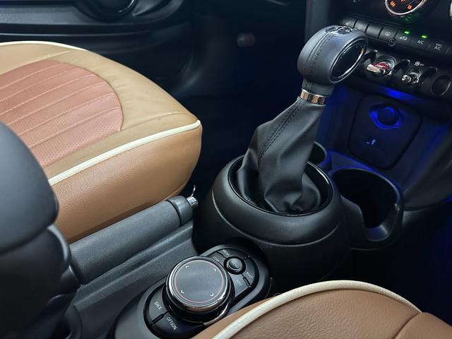 ＭＩＮＩ クーパーＤ　ワンオーナー　ペッパーＰＫＧ　シートヒーター　ＬＥＤヘッドライト　純正ナビ　Ｂｌｕｅｔｏｏｔｈ　バックカメラ　ＥＴＣ　純正ナ１５ＡＷ　パーキングアシスト　シートカバー　禁煙車　記録簿（18枚目）