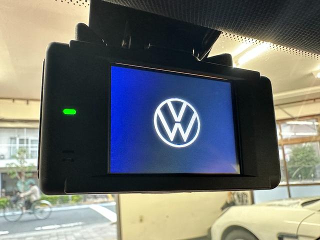ザ・ビートル デザインレザーパッケージ　黒革　シートヒーター　ドラレコ前後　純正ナビ　地デジＴＶ　Ｂｌｕｅｔｏｏｔｈ　バックカメラ　ＥＴＣ　純正１７ＡＷ　コーナーセンサー　ＨＩＤヘッドライト　クルコン　禁煙車　記録簿　スペアキー（25枚目）