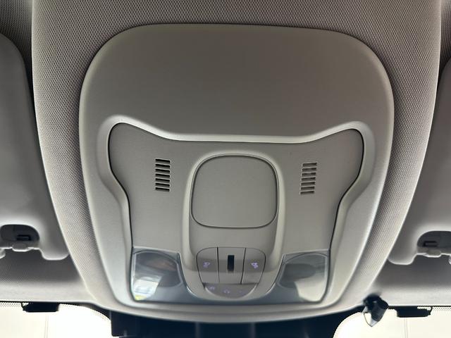 ジープ・レネゲード トレイルホーク　社外８インチナビ　地デジＴＶ　Ｂｌｕｅｔｏｏｔｈ　バックカメラ　ＥＴＣ　純正１７ＡＷ　レーンキープアシスト　ＨＩＤヘッドライト　クルーズコントロール　ルーフレール　禁煙車　記録簿　スペアキー（23枚目）