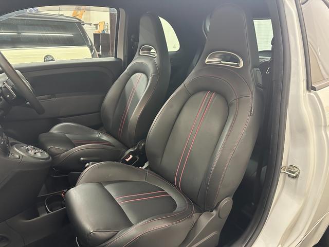 アバルト５９５ ツーリズモ　ワンオーナー　黒革シート　純正１７ＡＷ　パドルシフト　コーナーセンサー　ＥＴＣ　禁煙車　記録簿　スペアキー（11枚目）