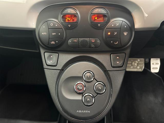 アバルト５９５ ツーリズモ　ワンオーナー　黒革シート　純正１７ＡＷ　パドルシフト　コーナーセンサー　ＥＴＣ　禁煙車　記録簿　スペアキー（17枚目）