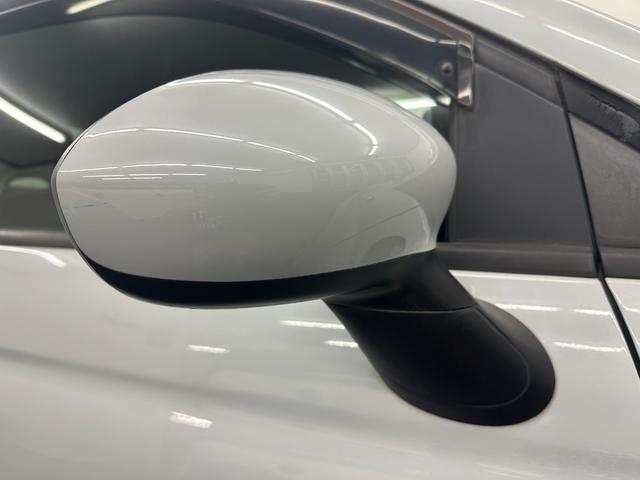 アバルト５９５ ツーリズモ　ワンオーナー　黒革シート　純正１７ＡＷ　パドルシフト　コーナーセンサー　ＥＴＣ　禁煙車　記録簿　スペアキー（23枚目）