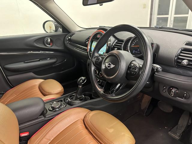 ＭＩＮＩ クーパーＳ　クラブマン　純正ナビ　Ｂｌｕｅｔｏｏｔｈ　ミラーＥＴＣ　純正１７ＡＷ　ＨＩＤヘッドライト　クルコン　シートカバー　禁煙車　記録簿　スペアキー（10枚目）